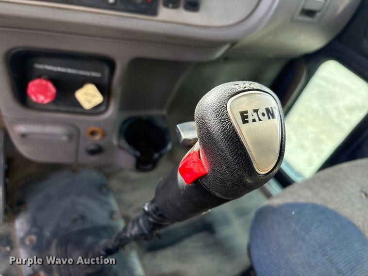 image for item EA7833 2013 Peterbilt 367 semi truck