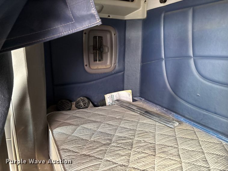 image for item EA7833 2013 Peterbilt 367 semi truck