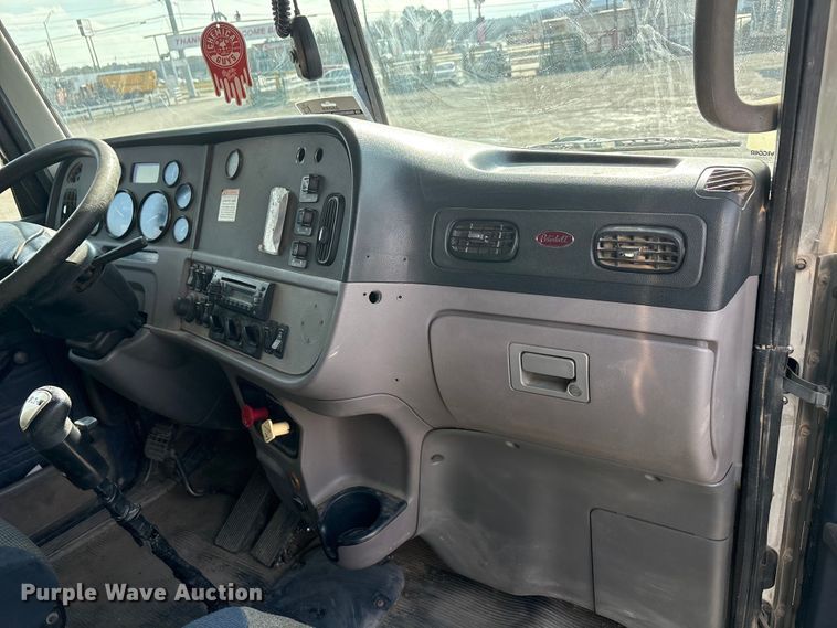 image for item EA7833 2013 Peterbilt 367 semi truck