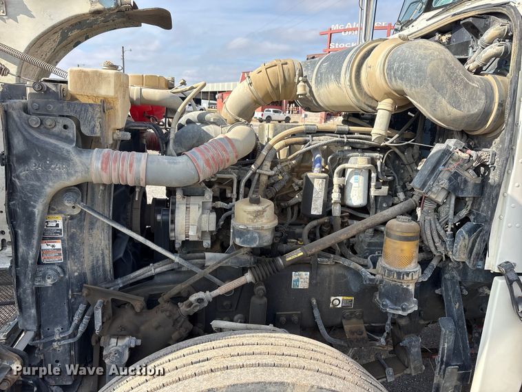 image for item EA7833 2013 Peterbilt 367 semi truck