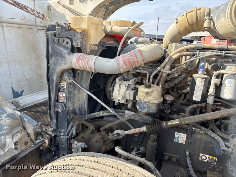 image for item EA7833 2013 Peterbilt 367 semi truck