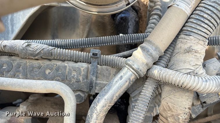 image for item EA7833 2013 Peterbilt 367 semi truck