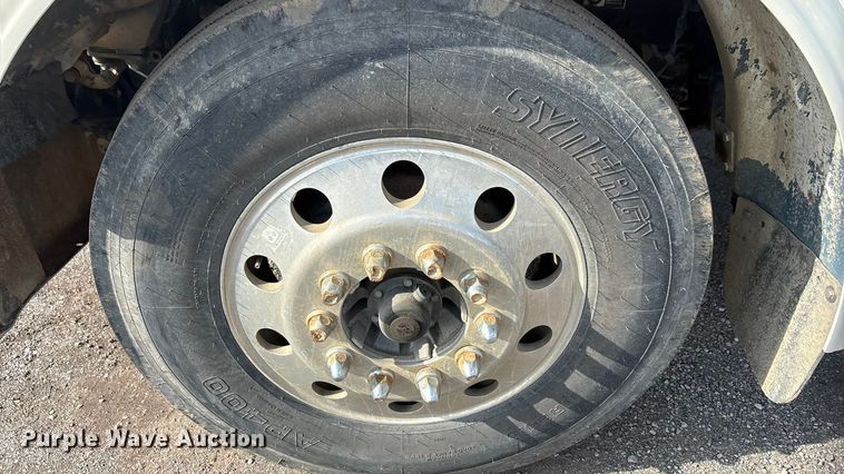 image for item EA7833 2013 Peterbilt 367 semi truck