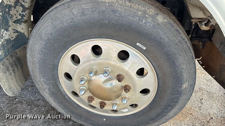 image for item EA7833 2013 Peterbilt 367 semi truck