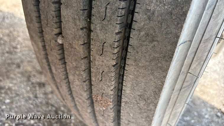 image for item EA7833 2013 Peterbilt 367 semi truck