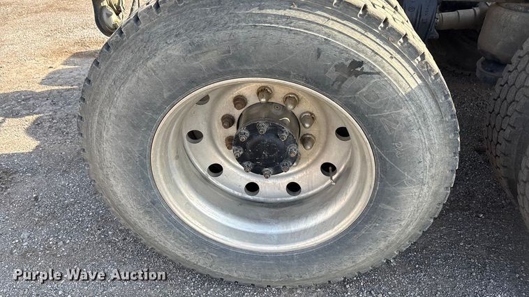 image for item EA7833 2013 Peterbilt 367 semi truck