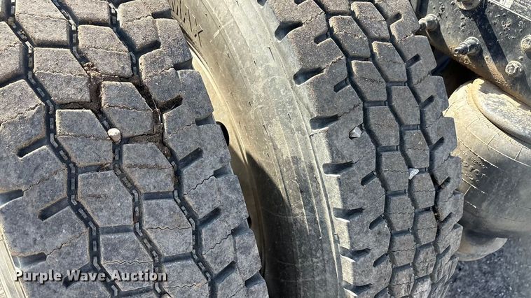 image for item EA7833 2013 Peterbilt 367 semi truck