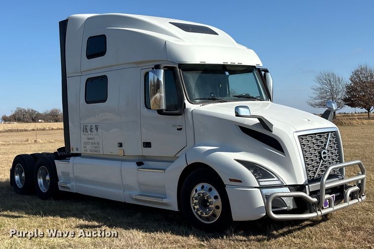 image for item EA7901 2019 Volvo VNL semi truck