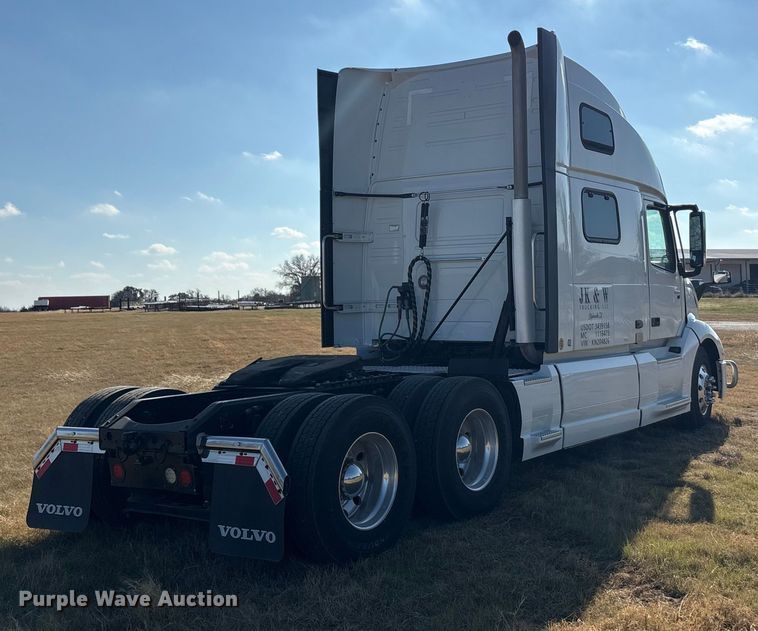 image for item EA7901 2019 Volvo VNL semi truck