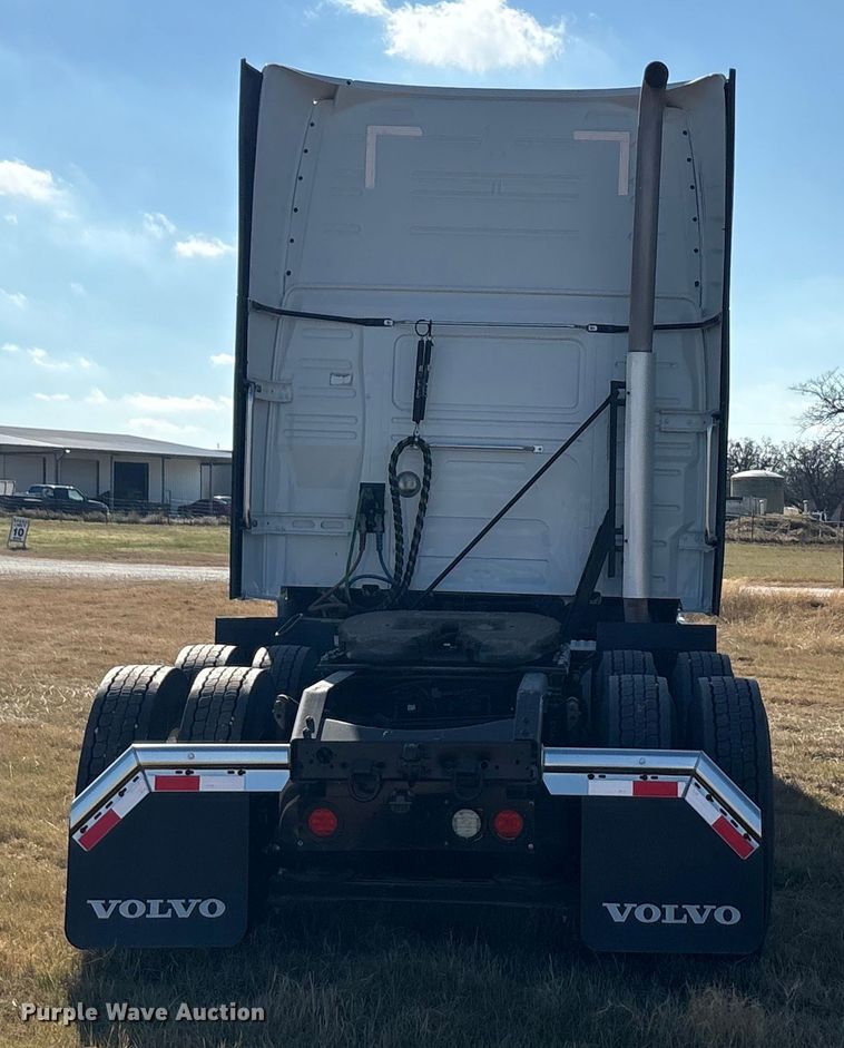 image for item EA7901 2019 Volvo VNL semi truck