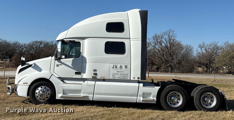 image for item EA7901 2019 Volvo VNL semi truck