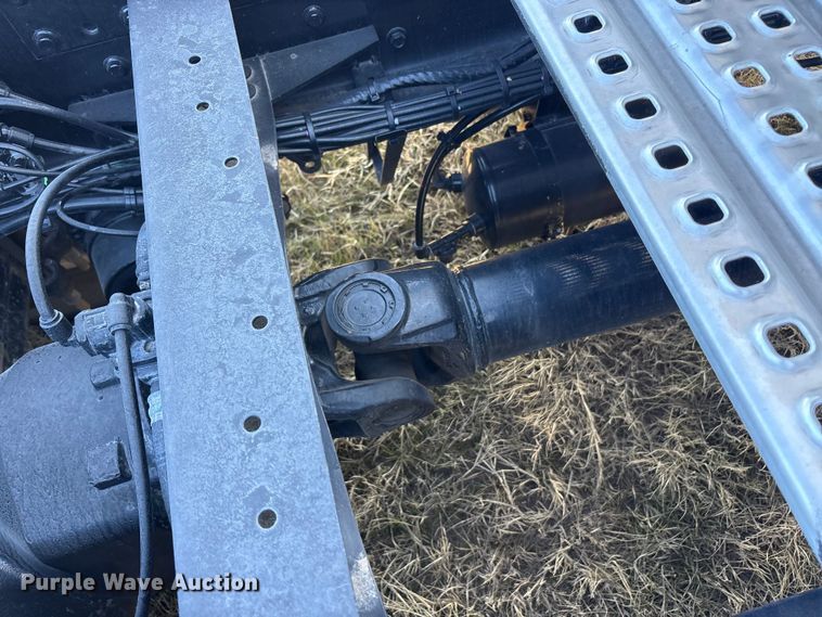 image for item EA7901 2019 Volvo VNL semi truck