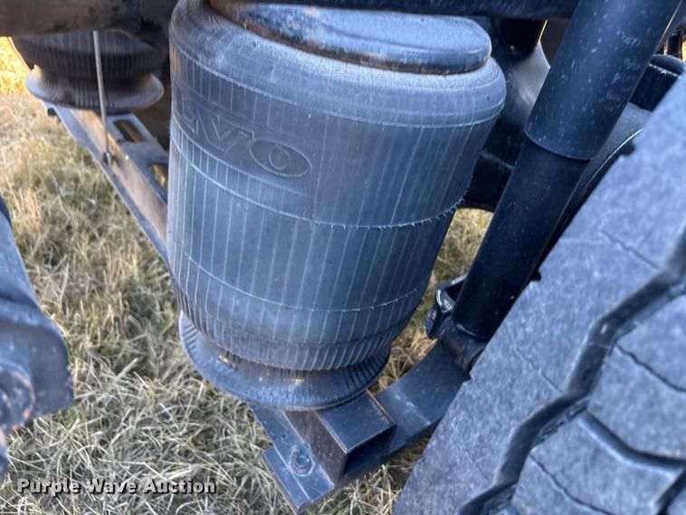 image for item EA7901 2019 Volvo VNL semi truck