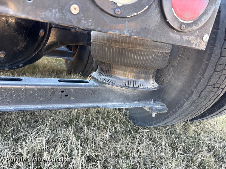 image for item EA7901 2019 Volvo VNL semi truck