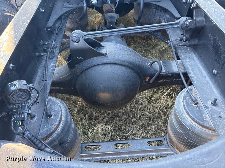 image for item EA7901 2019 Volvo VNL semi truck