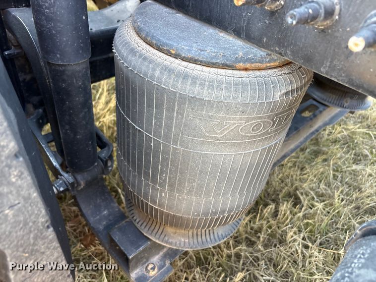 image for item EA7901 2019 Volvo VNL semi truck