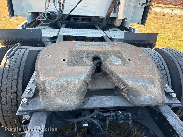 image for item EA7901 2019 Volvo VNL semi truck