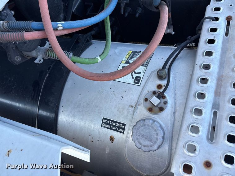 image for item EA7901 2019 Volvo VNL semi truck