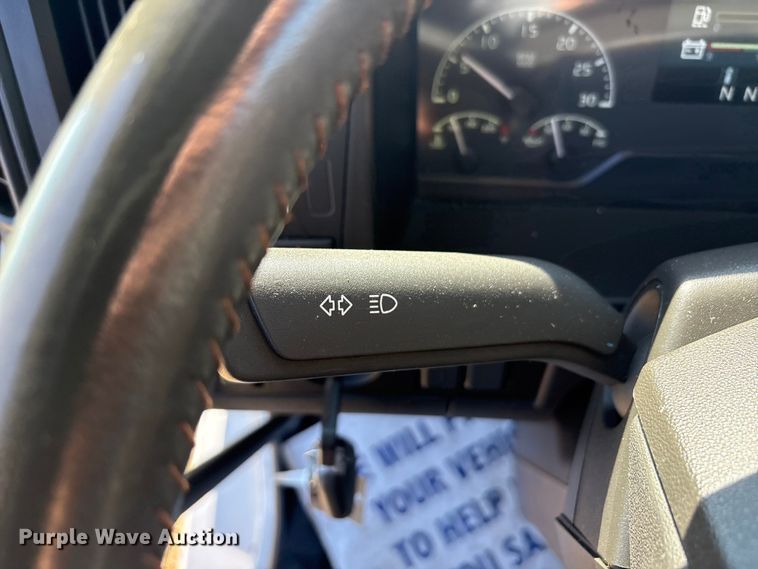 image for item EA7901 2019 Volvo VNL semi truck