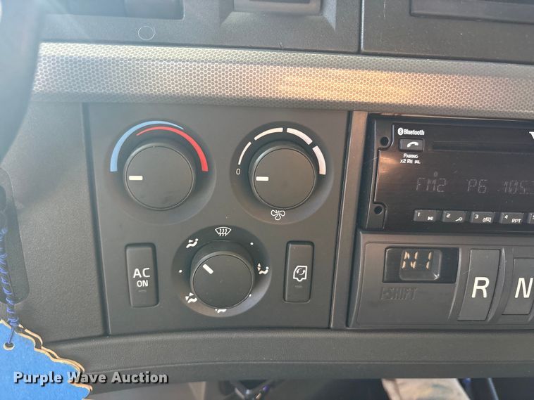 image for item EA7901 2019 Volvo VNL semi truck