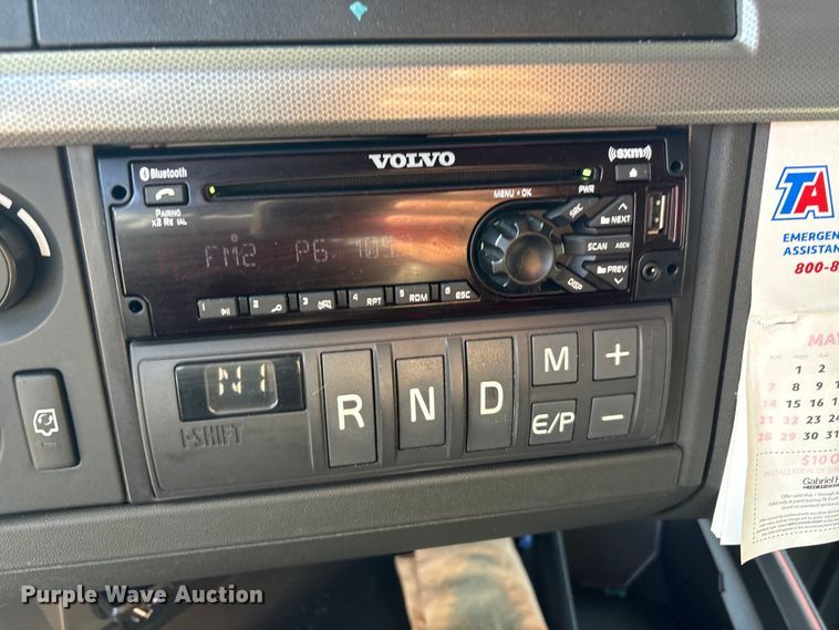 image for item EA7901 2019 Volvo VNL semi truck