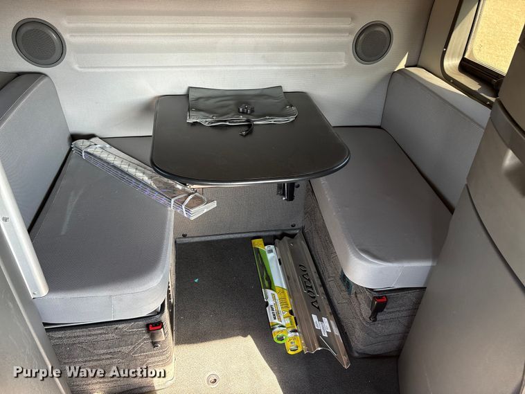 image for item EA7901 2019 Volvo VNL semi truck