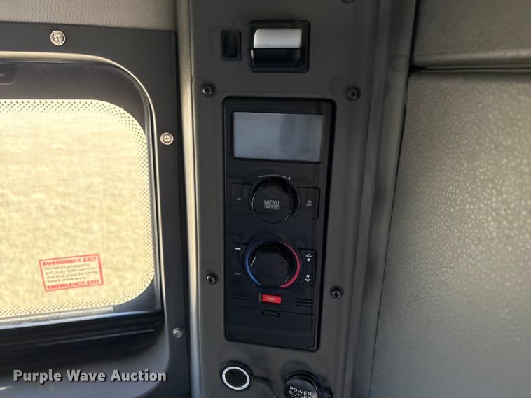 image for item EA7901 2019 Volvo VNL semi truck