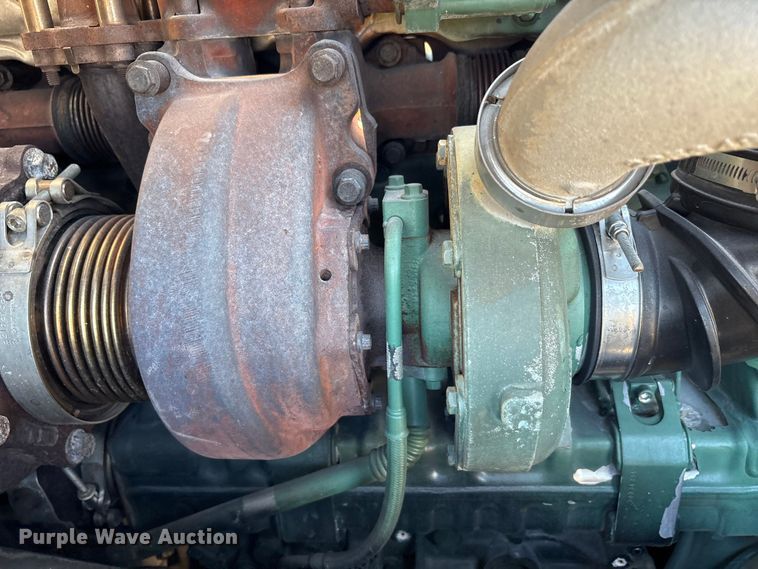 image for item EA7901 2019 Volvo VNL semi truck