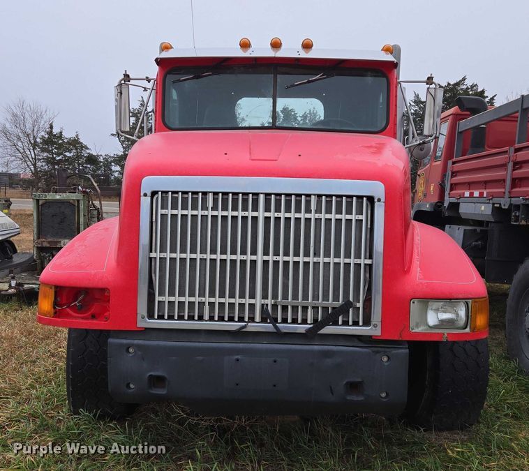 image for item EB1163 1993 International Harvester 9400 semi truck