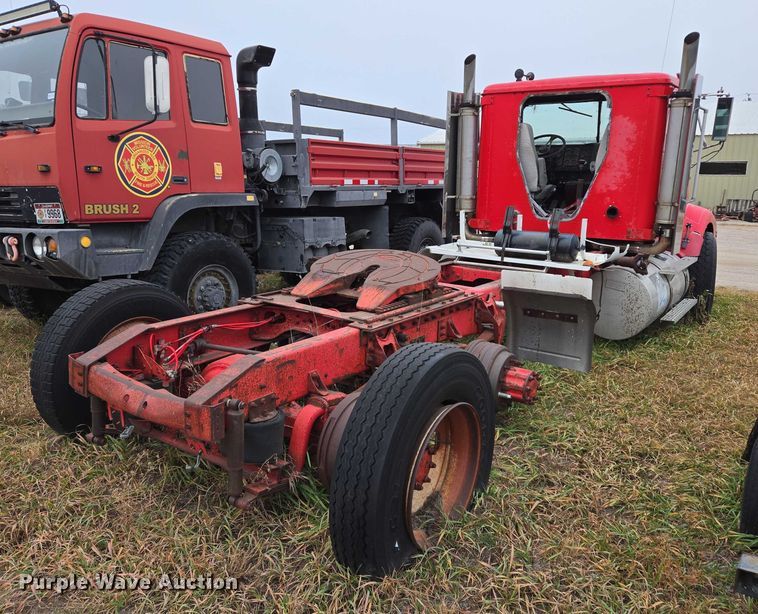 image for item EB1163 1993 International Harvester 9400 semi truck