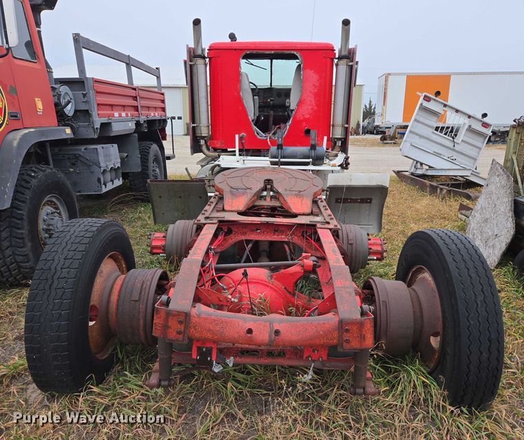 image for item EB1163 1993 International Harvester 9400 semi truck