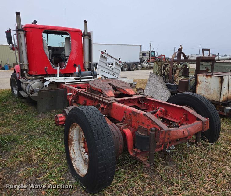 image for item EB1163 1993 International Harvester 9400 semi truck
