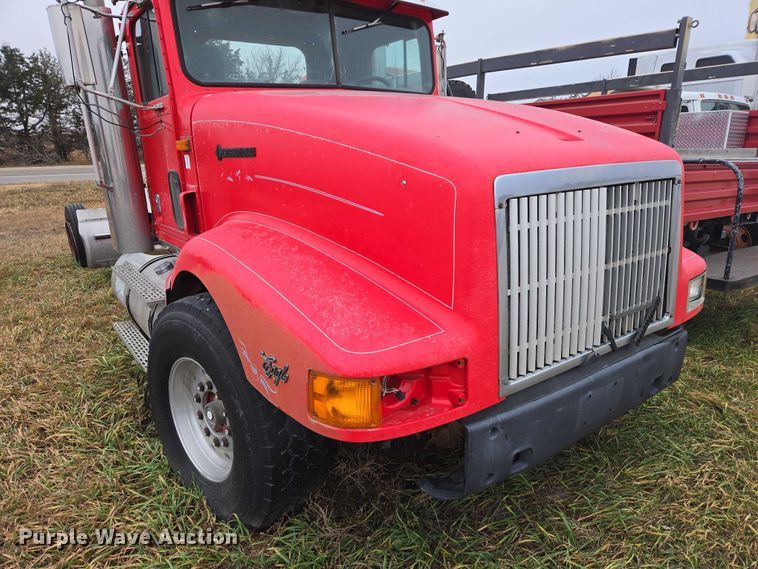 image for item EB1163 1993 International Harvester 9400 semi truck