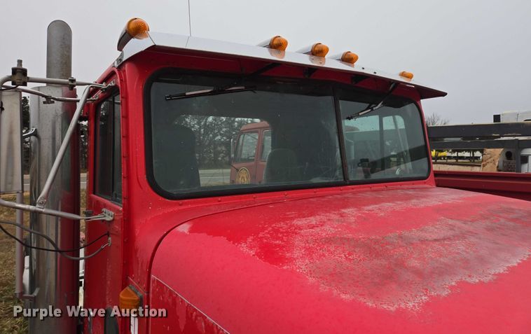 image for item EB1163 1993 International Harvester 9400 semi truck