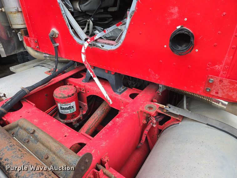 image for item EB1163 1993 International Harvester 9400 semi truck