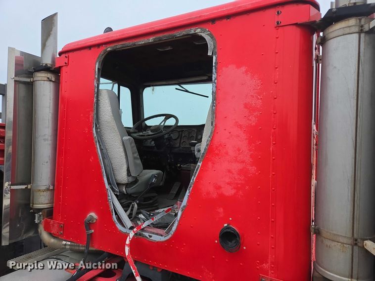 image for item EB1163 1993 International Harvester 9400 semi truck