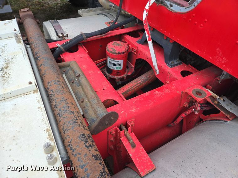 image for item EB1163 1993 International Harvester 9400 semi truck