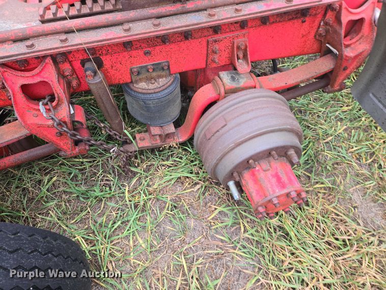 image for item EB1163 1993 International Harvester 9400 semi truck