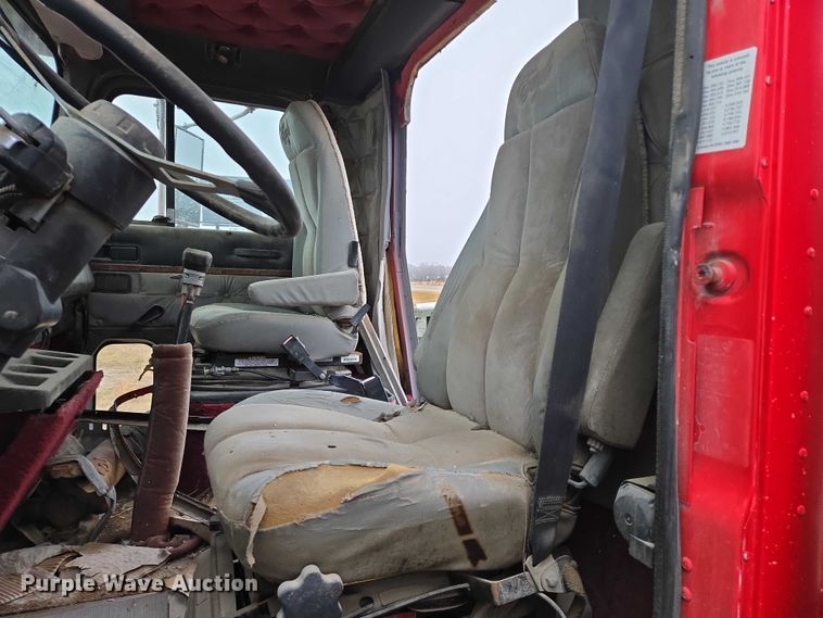 image for item EB1163 1993 International Harvester 9400 semi truck