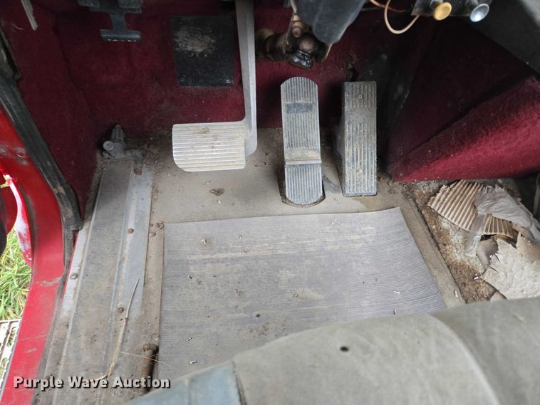 image for item EB1163 1993 International Harvester 9400 semi truck