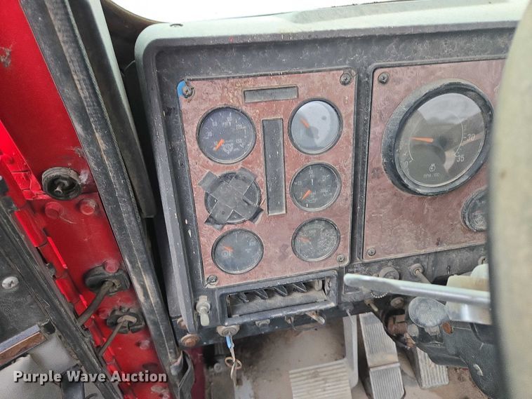 image for item EB1163 1993 International Harvester 9400 semi truck