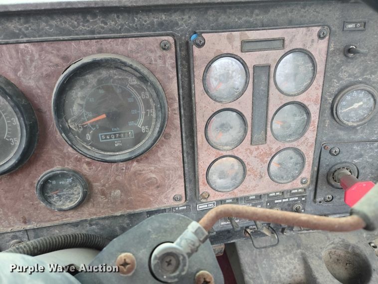 image for item EB1163 1993 International Harvester 9400 semi truck