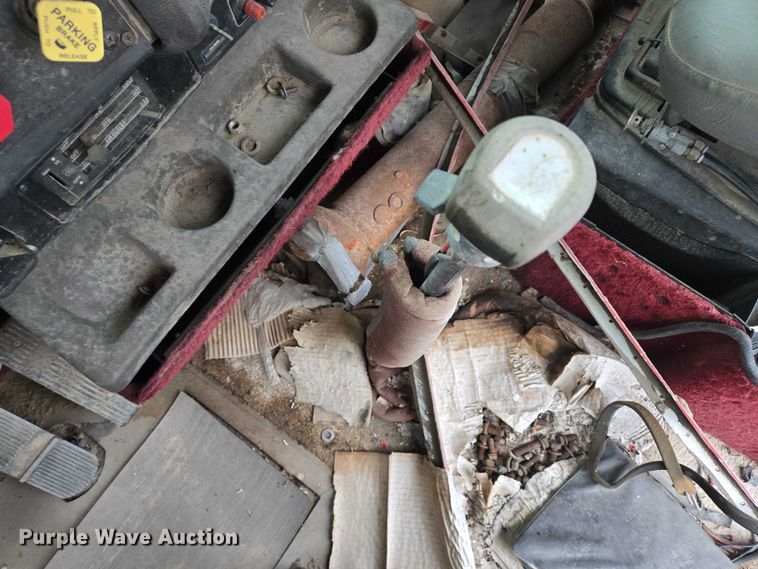 image for item EB1163 1993 International Harvester 9400 semi truck