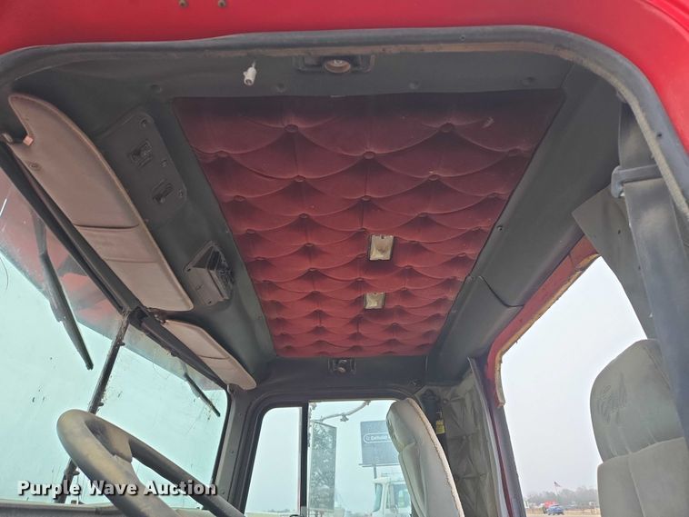 image for item EB1163 1993 International Harvester 9400 semi truck