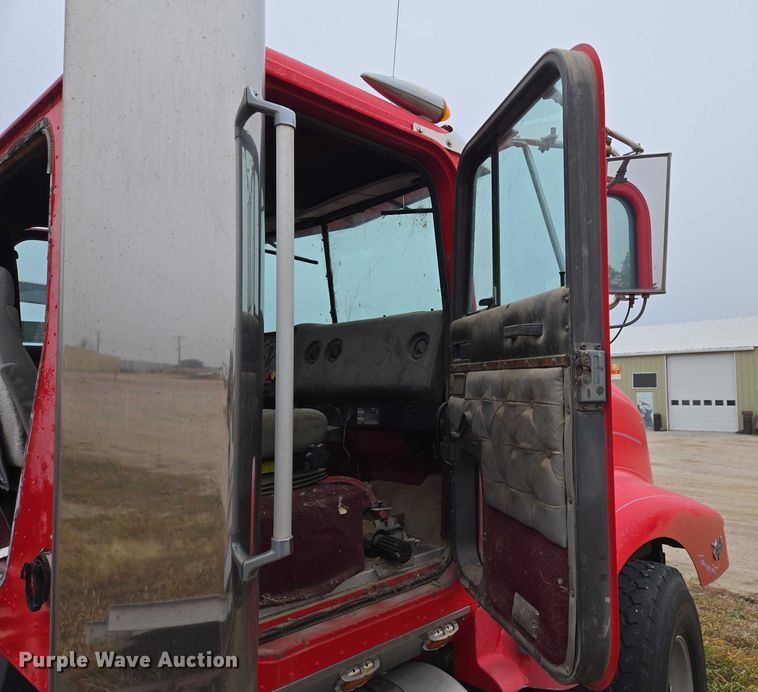 image for item EB1163 1993 International Harvester 9400 semi truck