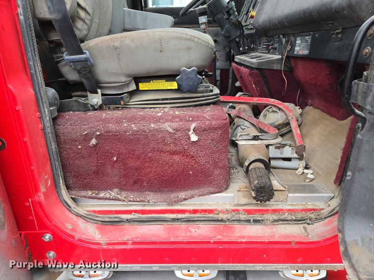 image for item EB1163 1993 International Harvester 9400 semi truck