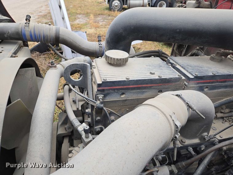 image for item EB1163 1993 International Harvester 9400 semi truck