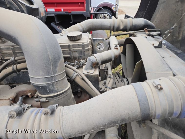 image for item EB1163 1993 International Harvester 9400 semi truck