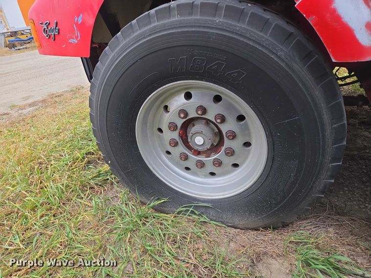 image for item EB1163 1993 International Harvester 9400 semi truck