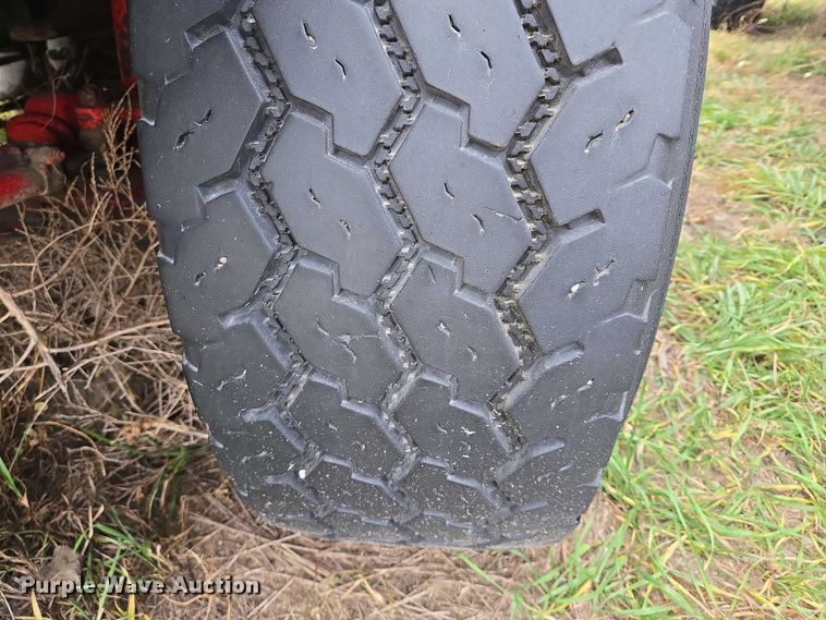 image for item EB1163 1993 International Harvester 9400 semi truck